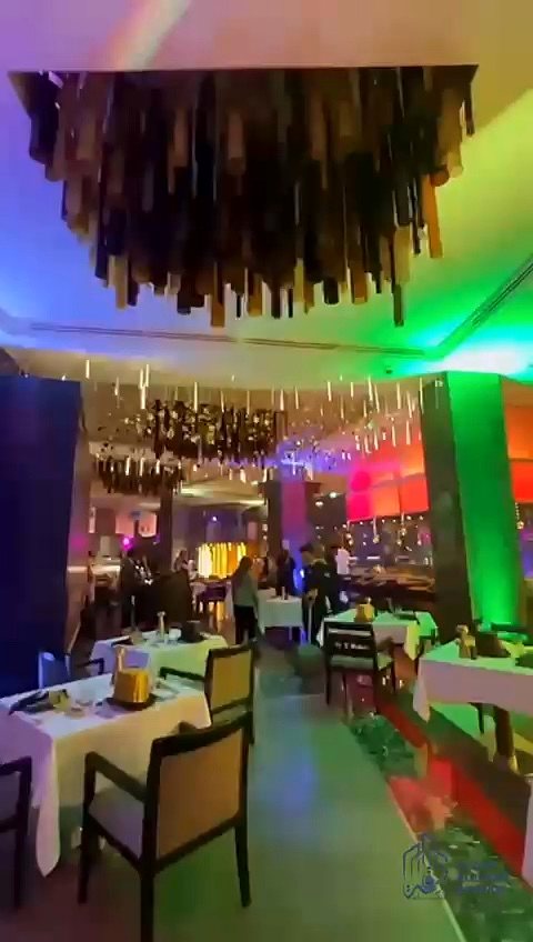 مطعم — إضاءة وديكور
